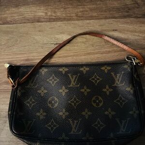 Louis  Vuitton Pochette